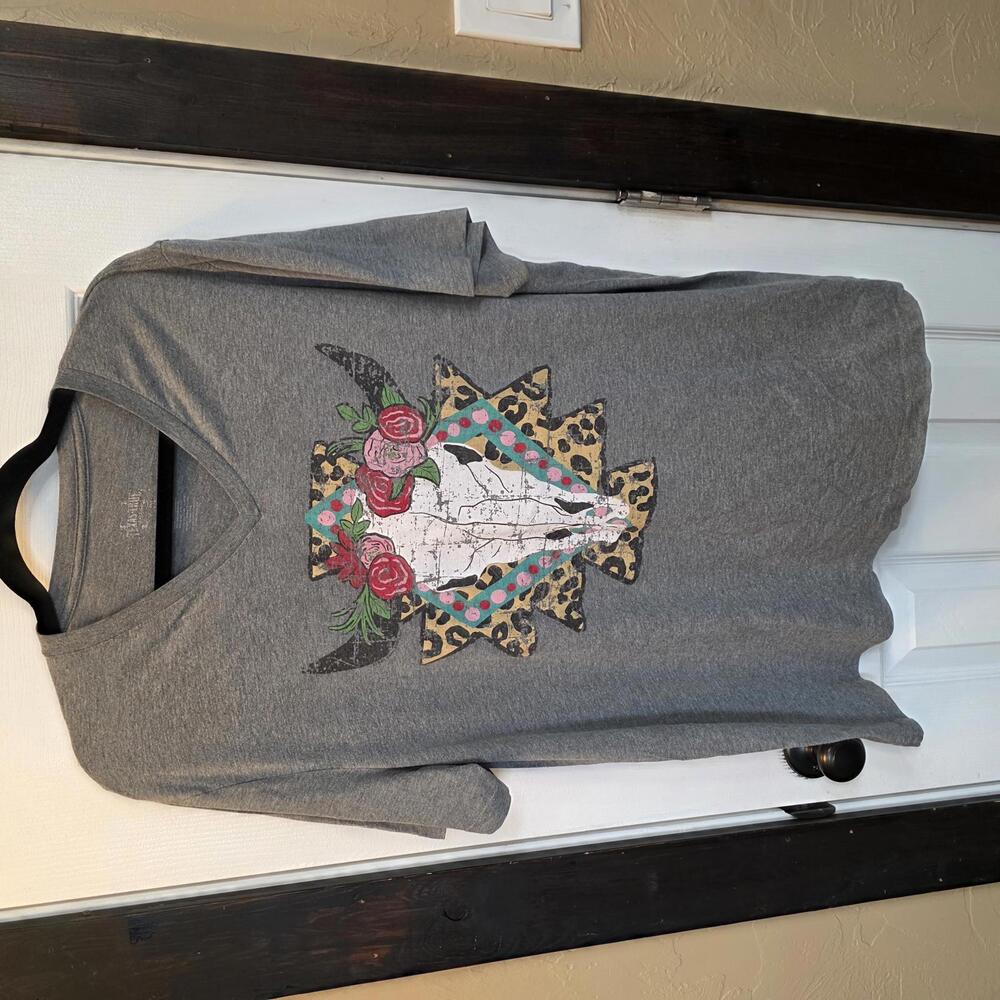 Women's Western Gray V-Neck Skull Graphic Tee Leopard Floral Accent